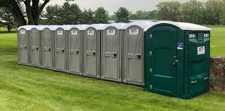 Best VIP or Luxury Restroom Trailers  in Florissant, MO